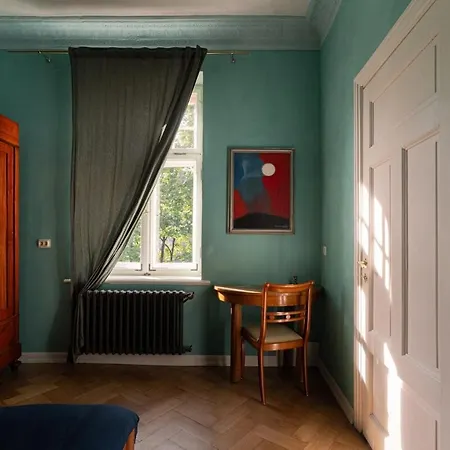 Appartement Art Noveau Gem With Balcony