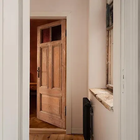 Art Noveau Gem With Balcony Appartement *